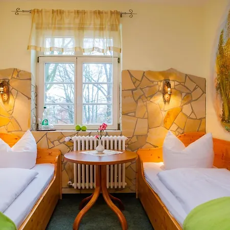 Отель Ungerberg Нойштадт-ин-Захзен