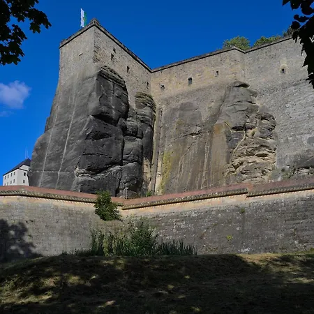 Ungerberg Отель Нойштадт-ин-Захзен